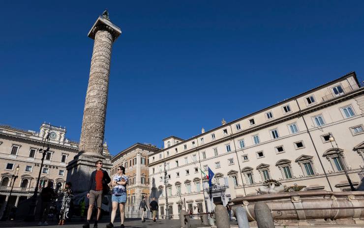 Piazza Colonna nuovamente aperta al pubblico